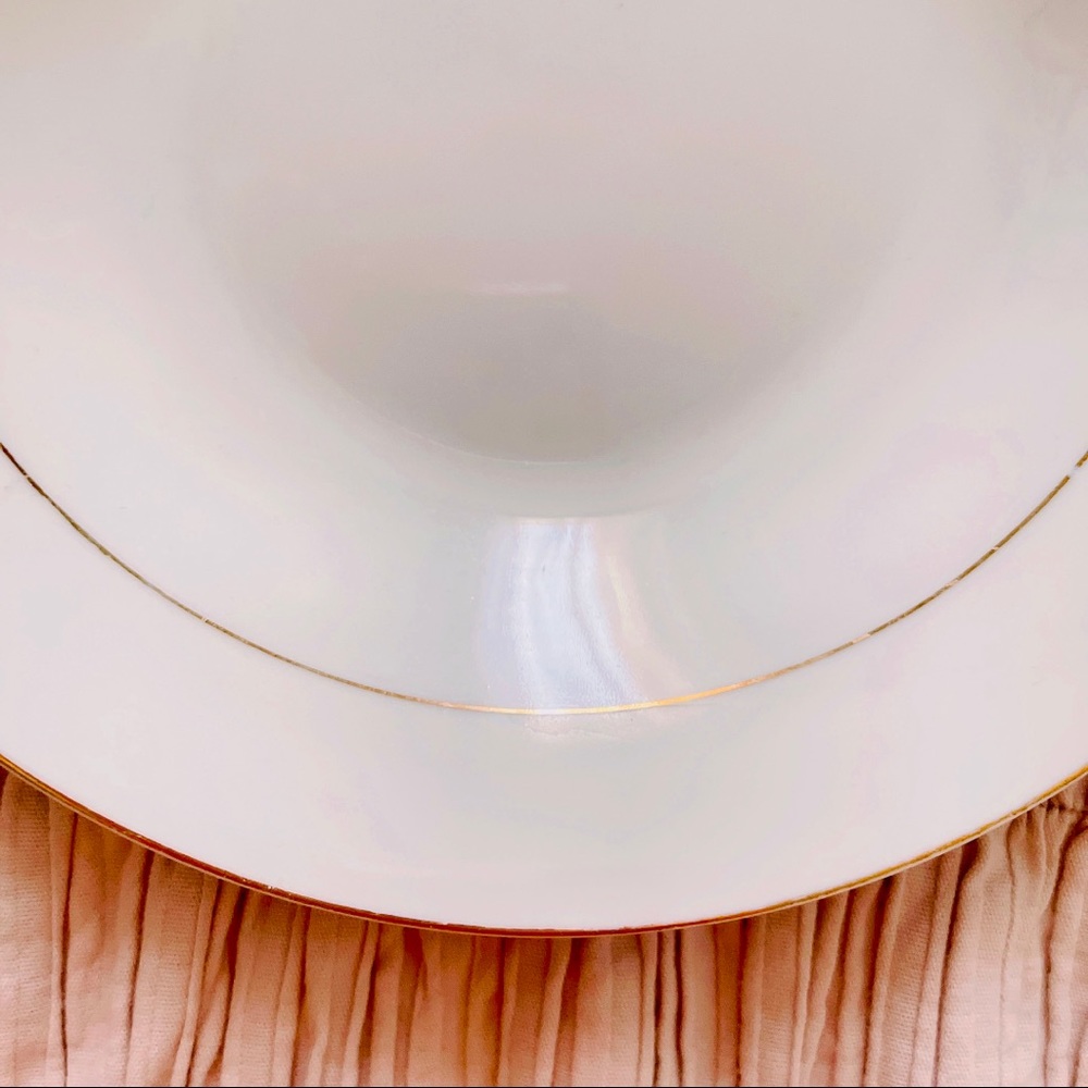 Porcelain Plate With Gold Rim - Picture 4 of 7
